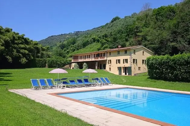 Villa Anna Montebello With Pool Camaiore
