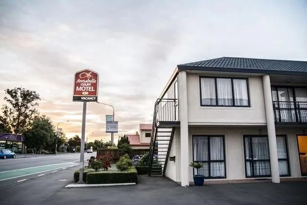 Annabelle Court Motel