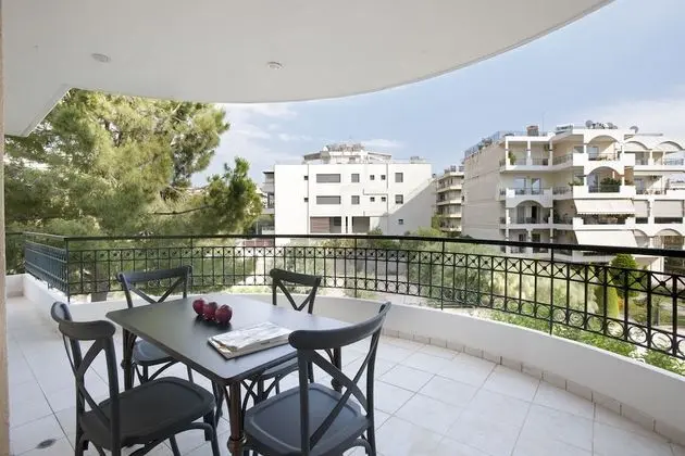 Ano Glyfada- A Big Comfortable Apartment