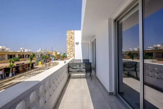 Anonymous - 2BR - 2 Floors - Central