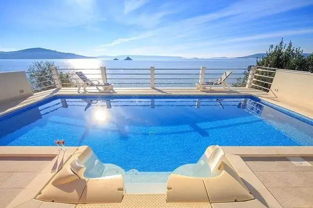 Ante - 6m From the sea - H