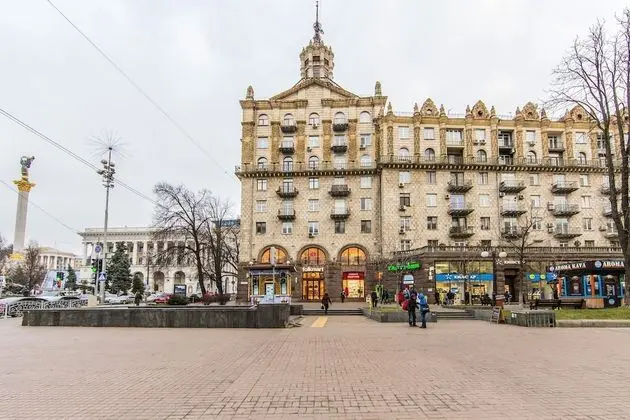 Antique Art Apartment at Khreschatyk