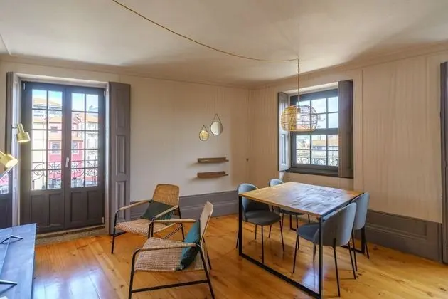 Antique Poveiros Flat III