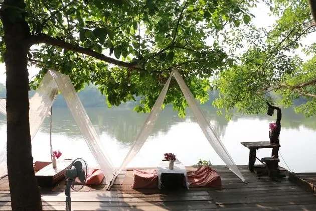 The Antique Riverside - Öne Çıkan Resim