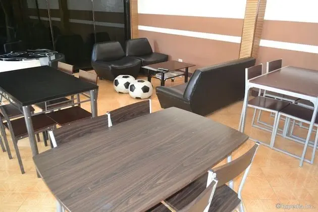 Antonio's Apartelle & Suites - Yerinde Yemek
