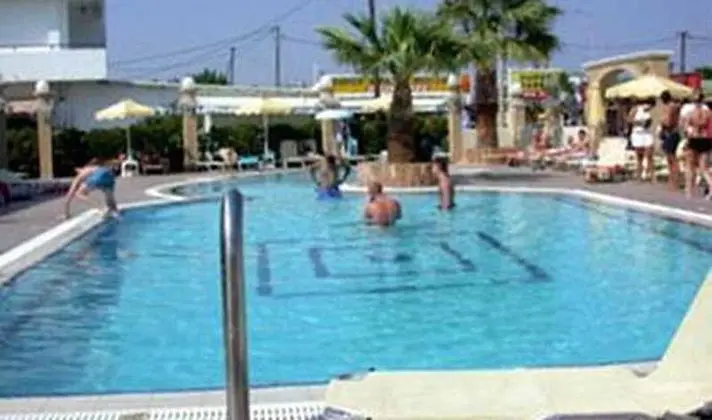 Antonios Hotel - Havuz