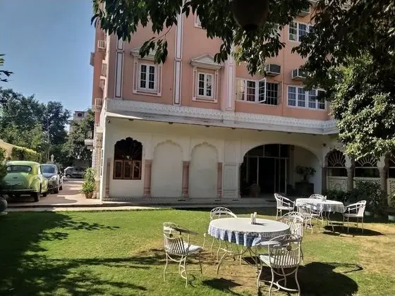 Anuraag Villa