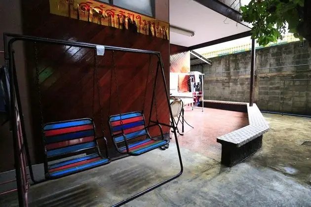 Anurak Guesthouse