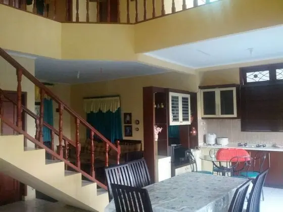 Villa Anvil Cipanas 4 Bedroom for 25 pax - Oda Düzeni