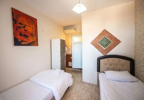 Anz Guesthouse Pansiyon