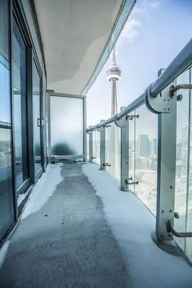 AOC Suites High-Rise Condo, CN Tower & Lake View - Dış Mekan