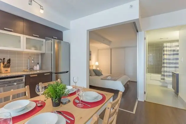 AOC Suites - Luxury Condo - City View - Oda Düzeni