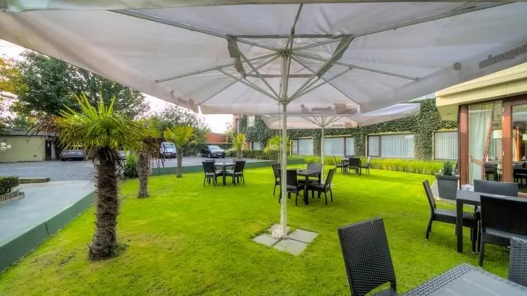 Hotel & Aparthotel Ambassador Menen