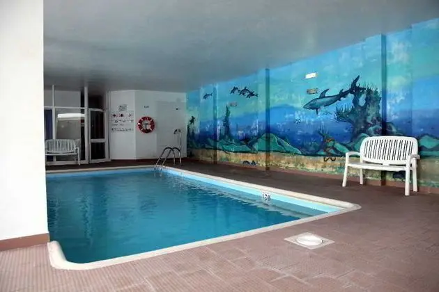 Aparthotel Calema Avenida Jardim - Havuz