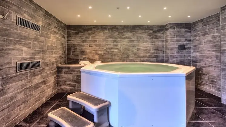 Hotel & Aparthotel Casteau Resort Mons - Spa