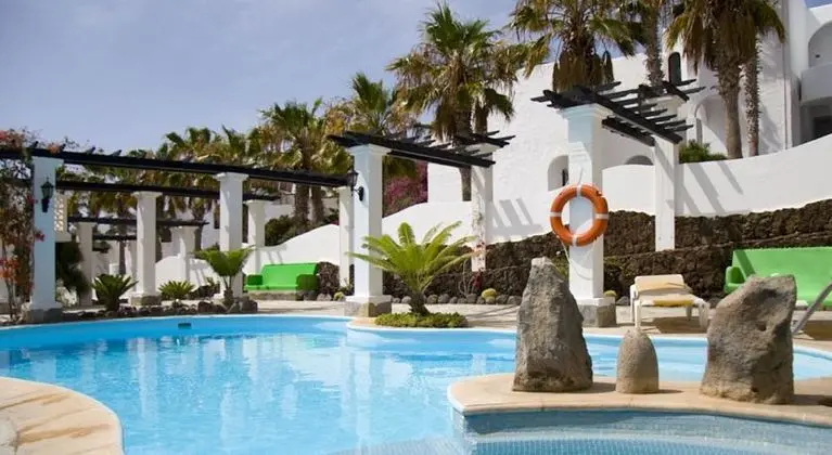 Aparthotel Esquinzo Y Monte del Mar