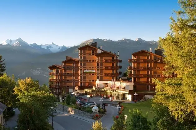 Aparthotel Helvetia Intergolf - Dış Mekan