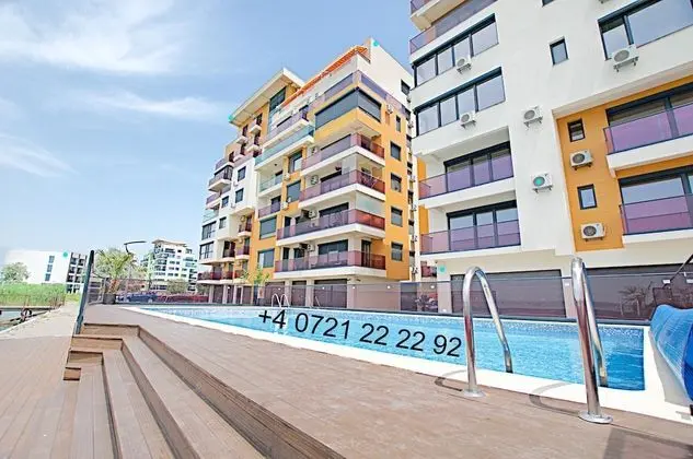 Apart holiday Coralia Mamaia CityLiving - Havuz