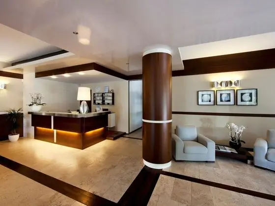 Aparthotel la Pineta - Lobi