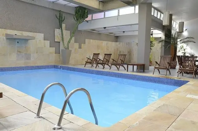 Apart Hotel Villa Moura Cassino - Havuz