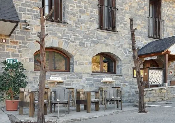 Aparthotel Tres Quiñones - Dış Mekan