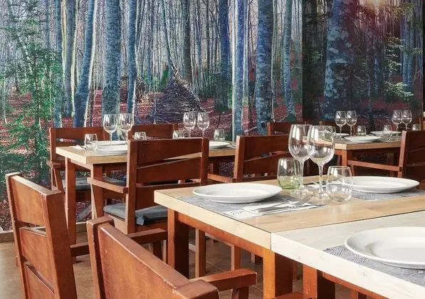 Aparthotel Tres Quiñones - Yerinde Yemek