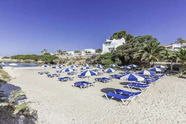 Aparthotel Vacances Menorca Caleta Playa - Plaj