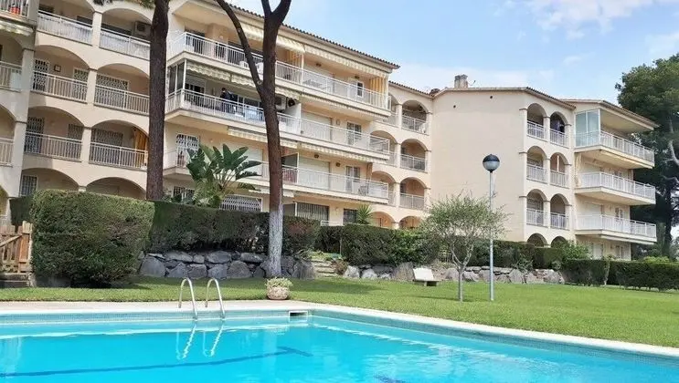 Apartamento con vistas al mar y piscina en la cala “Cap Roig” - Dış Mekan