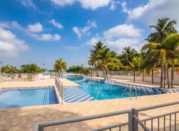 Apartamento en Coveñas Frente al Mar - Havuz