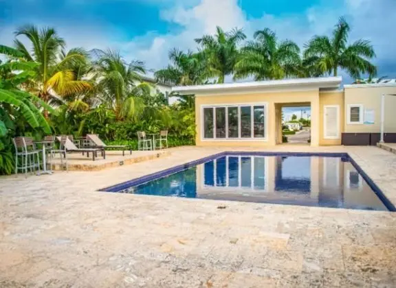 Apartamento Vacacional en Bahía Montego - Havuz