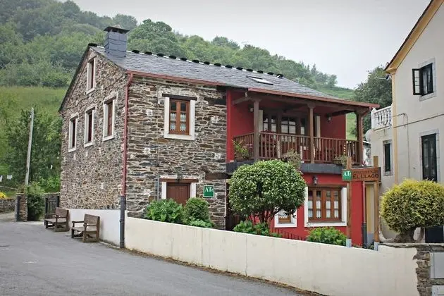 Apartamentos El Llago