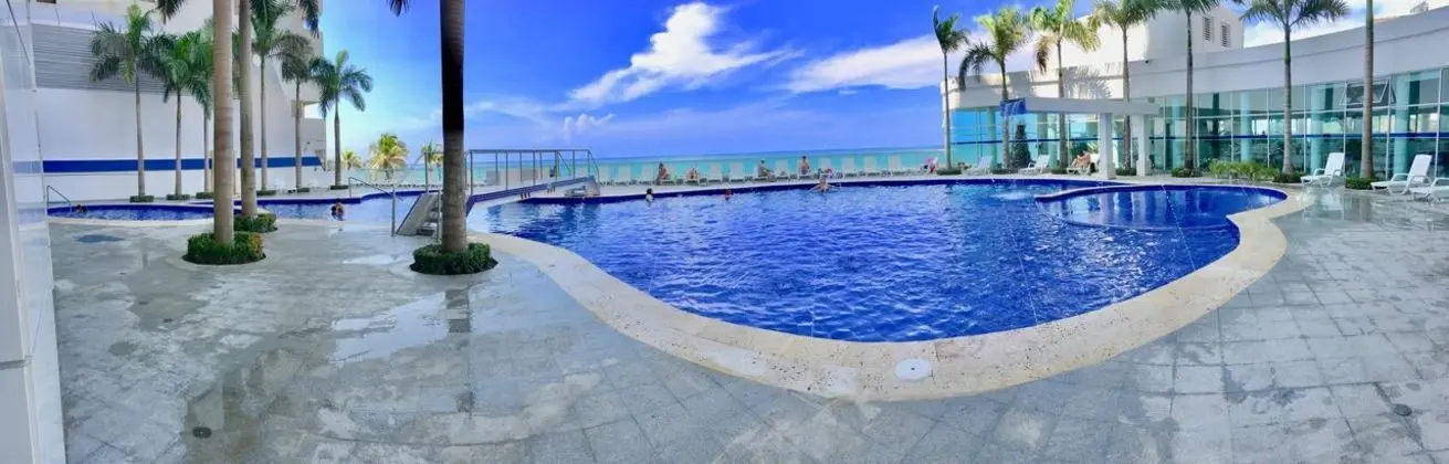 Apartamentos Frente al Mar-Pallmetto - Havuz
