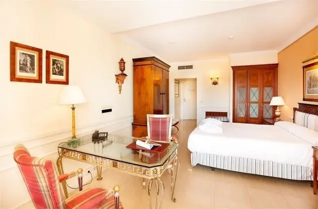Apartamentos Guadalpin Boutique - Oda