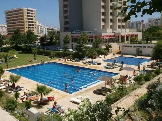 Apartamentos Jardins da Rocha - Havuz