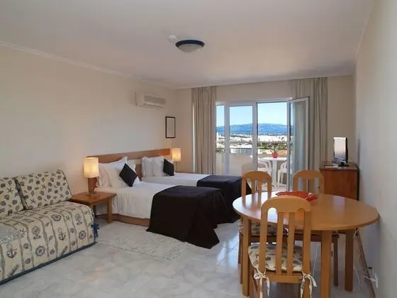 Apartamentos Jardins da Rocha - Oda