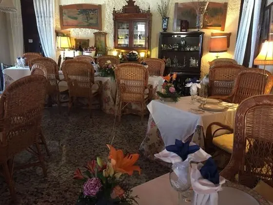 Apartamentos La Encarnación - Yerinde Yemek