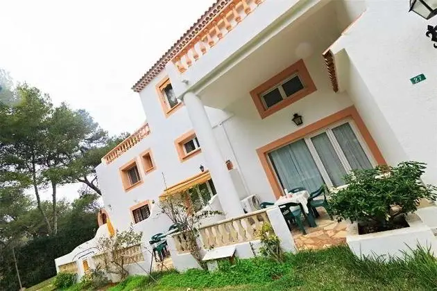 Apartamentos La Racona