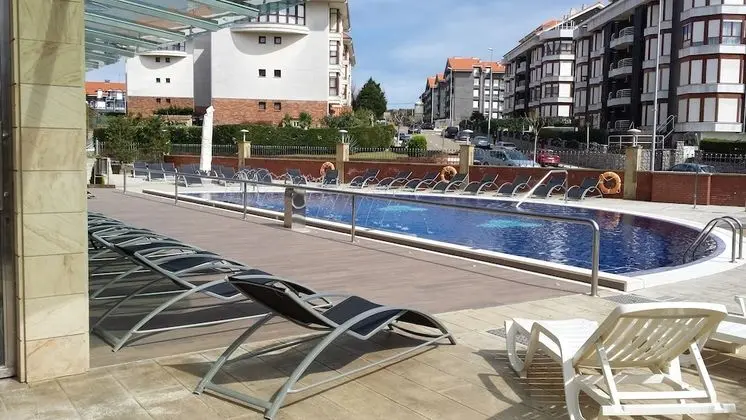 Apartamentos Marítimo Ris - Havuz