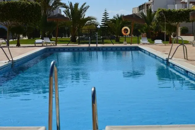 Apartamentos Natura World - Havuz