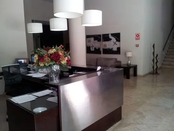 Apartamentos Plaza Picasso - Lobi