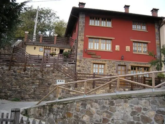 Apartamentos Rurales La Portiella