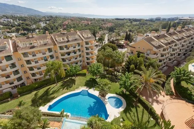 Apartamentos Señorío de Aloha - Havuz