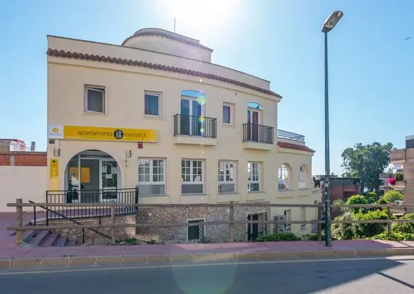 Apartaments AR Monjardi