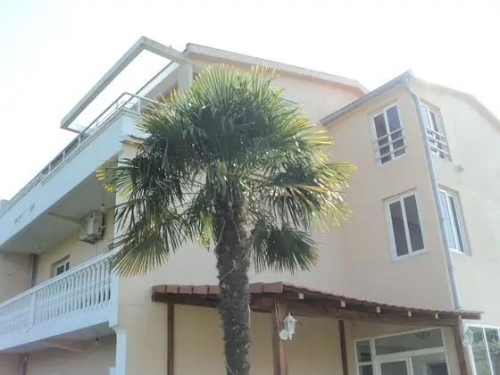 Apartaments Queen - Dış Mekan