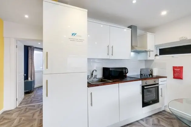 Apartamentul Kings House Hayes - Mutfak
