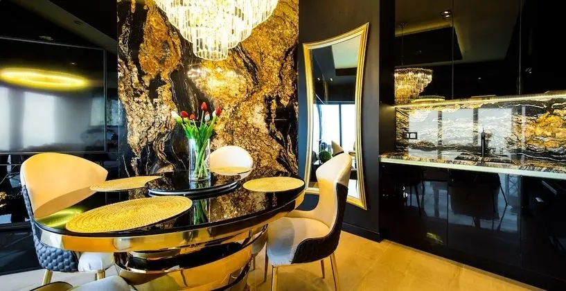 Apartamenty Sky Tower z wanną przy oknie - Mutfak