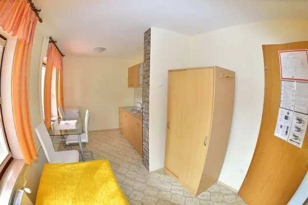 Apartmaji bungalovi i sotorisce Silva - İç Mekan
