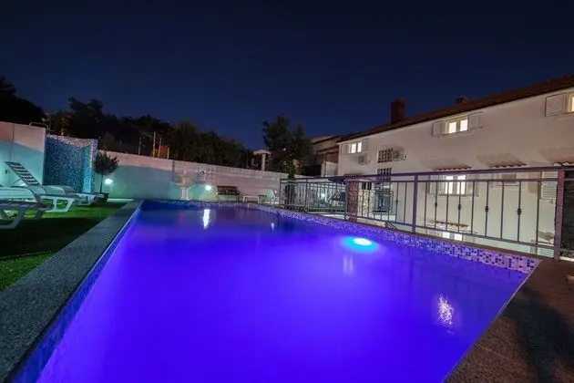 Apartmani Baretić - Havuz