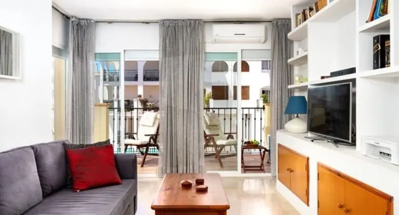 Apartment - 2 Bedrooms with Pool and WiFi - 107867