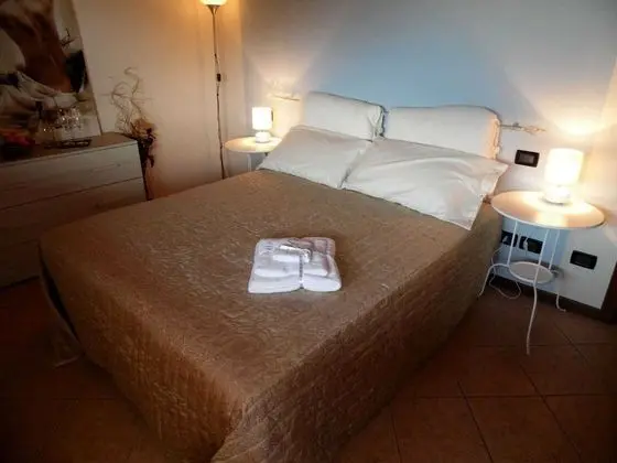 Apartment in 2-floor Villa With Swimming Pool, Equipped Garden and Lake View - Oda